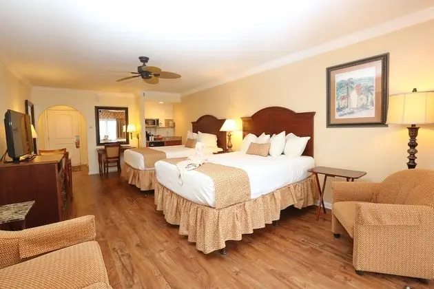 Deluxe Room, Partial Oceanview, 2 Queen Beds, Balcony