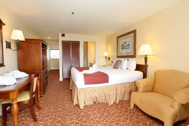 Two Story Townhouse Suite, Partial Oceanview, Jetted Tub
