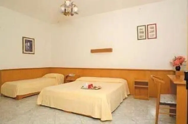 Üç Kişilik Oda