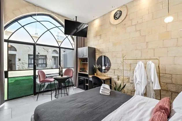 Royal Stüdyo Süit, Küvet, Bahçe Manzaralı