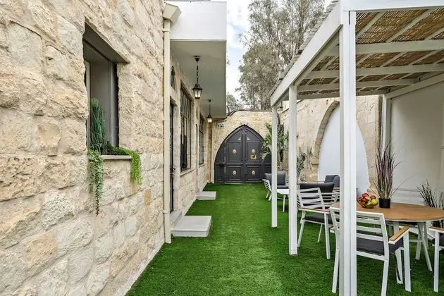 Royal Stüdyo Süit, Küvet, Bahçe Manzaralı