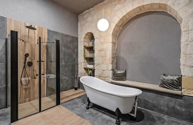 Royal Stüdyo Süit, Küvet, Bahçe Manzaralı