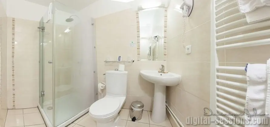 Standard Tek Büyük Yataklı Oda