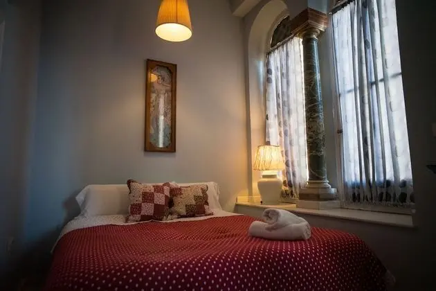 Tek Büyük Yataklı Oda, 1 Çift Kişilik Yatak, Ortak Banyo