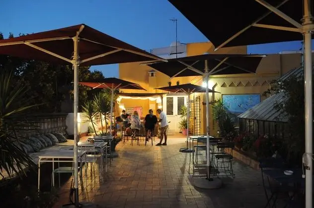 Tek Büyük Yataklı Oda, Ortak Banyo