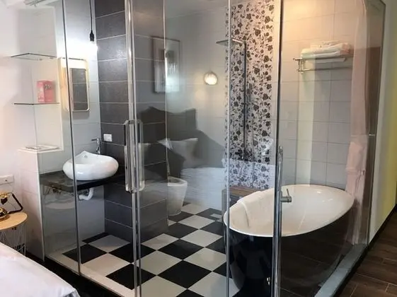 Deluxe Tek Büyük Yataklı Oda (1)