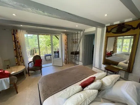 Exclusive Tek Büyük Yataklı Oda