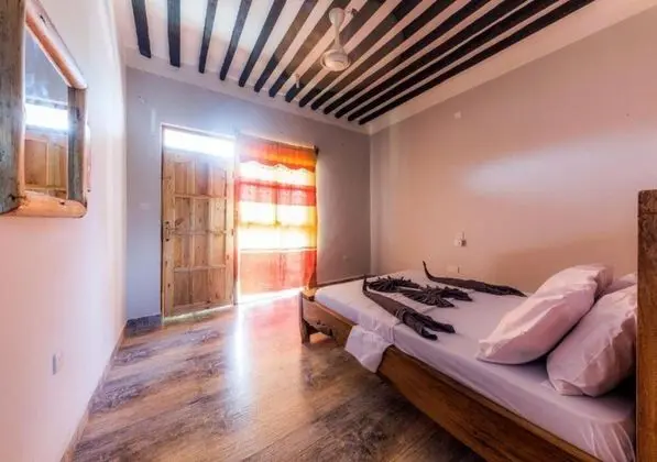 Premium Tek Büyük Yataklı Oda, Kısmi Deniz Manzarası