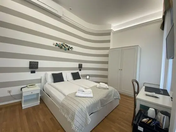 Deluxe Tek Büyük Yataklı Oda, Teras, Göl Manzaralı