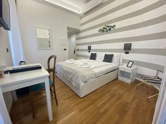 Deluxe Tek Büyük Yataklı Oda, Teras, Göl Manzaralı