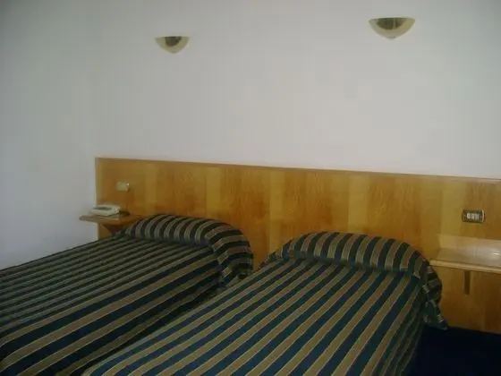 Büyük Yataklı Tek Kişilik Oda