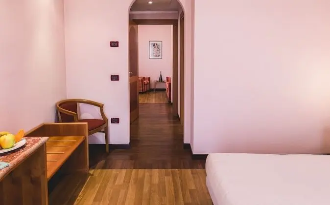 Basic Tek Büyük veya İki Ayrı Yataklı Oda