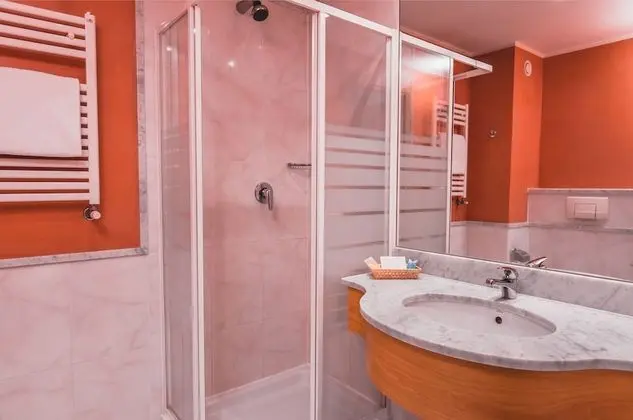 Basic Tek Büyük veya İki Ayrı Yataklı Oda