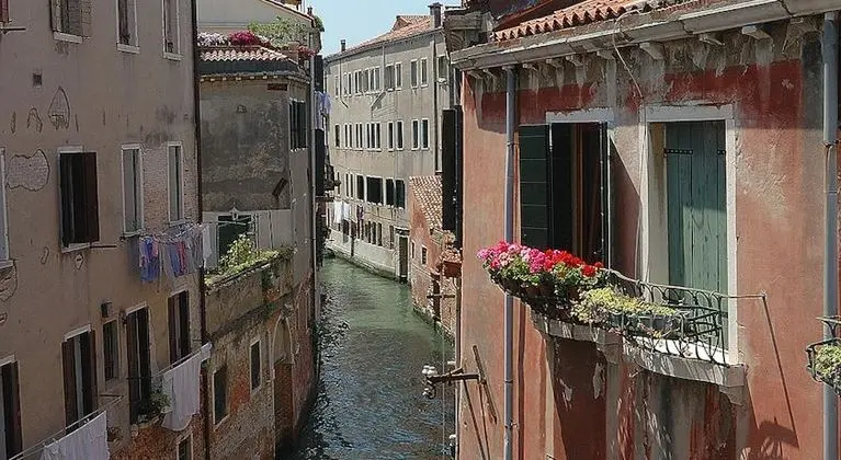 1 Çift Kişilik Veya 2 Tek Kişilik Yatak Canal View