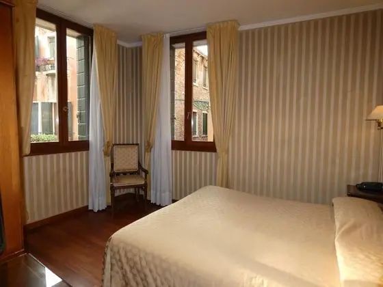 1 Çift Kişilik Veya 2 Tek Kişilik Yatak Canal View