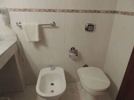 Üç Kişilik Oda