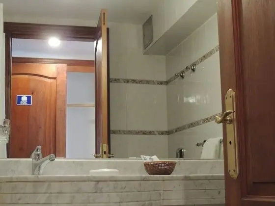 Üç Kişilik Oda