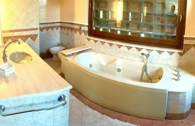 Tek Büyük veya İki Ayrı Yataklı Oda, Jakuzi