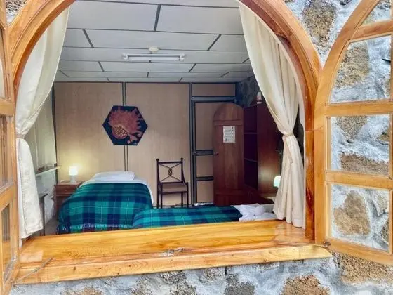 Üç Kişilik Oda