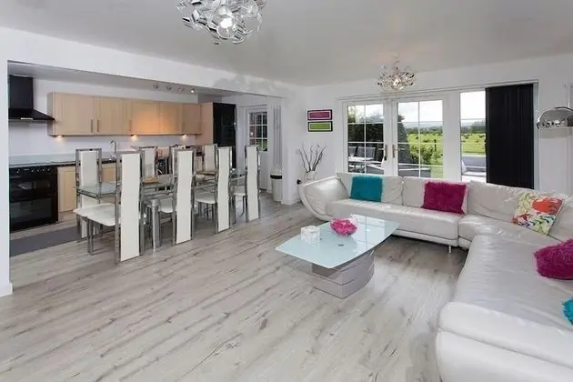 Deluxe Dağ Evi, 4 Yatak Odası, Sigara İçilmez, Sıcak Su Havuzu (The Party Lodge)