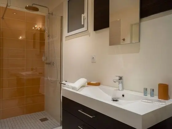 Standard Tek Büyük Yataklı Oda, Özel Banyo, Bahçe Manzaralı