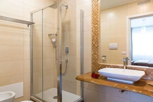 Standard Tek Büyük veya İki Ayrı Yataklı Oda, Deniz Manzaralı