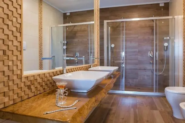 Tek Büyük veya İki Ayrı Yataklı Oda, Deniz Manzaralı