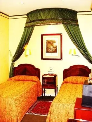 İki Ayrı Yataklı Oda, 2 Tek Kişilik Yatak