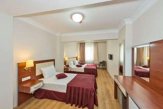 Üç Kişilik Oda