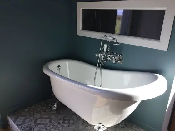 Tek Büyük Yataklı Oda, Banyolu/Duşlu (CHAMBRE 2)