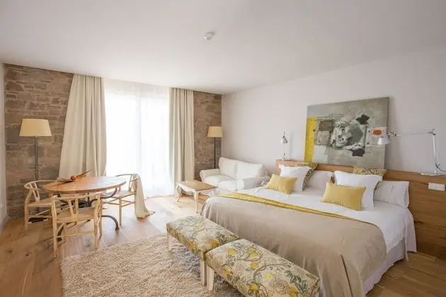 Junior Tek Büyük veya İki Ayrı Yataklı Oda