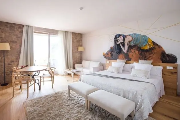 Junior Tek Büyük veya İki Ayrı Yataklı Oda