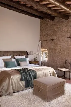 Junior Tek Büyük veya İki Ayrı Yataklı Oda