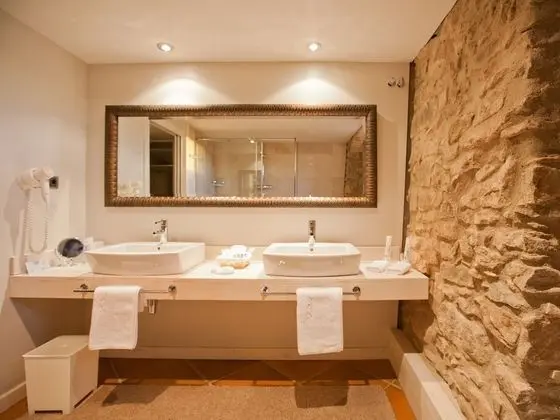 Junior Tek Büyük veya İki Ayrı Yataklı Oda