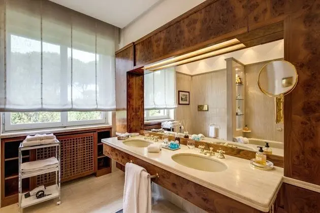 Deluxe Dört Kişilik Oda, Özel Banyo