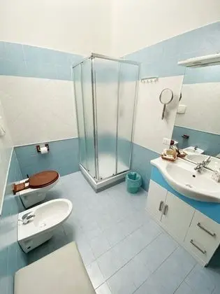 Tek Büyük veya İki Ayrı Yataklı Oda (External bathroom)