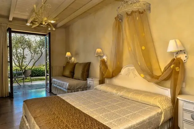 Romantic Üç Kişilik Oda, Göl Manzaralı