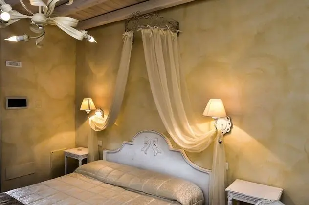 Romantic Üç Kişilik Oda, Göl Manzaralı