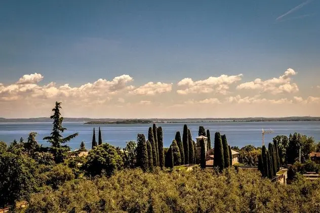 Romantic Üç Kişilik Oda, Göl Manzaralı