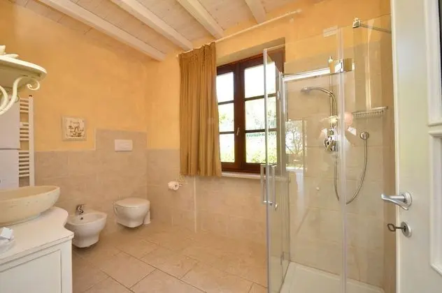 Romantic Üç Kişilik Oda, Göl Manzaralı