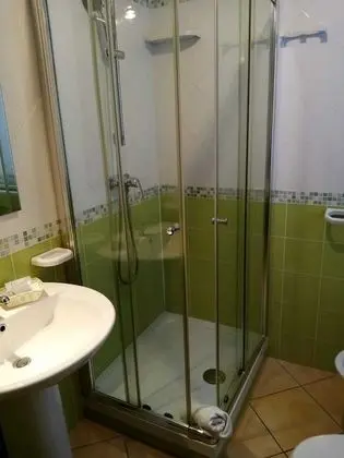 Büyük Yataklı Tek Kişilik Oda