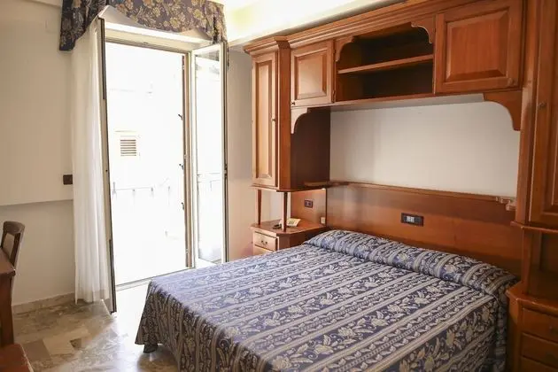 Standard Tek Büyük veya İki Ayrı Yataklı Oda, 1 Çift Kişilik veya 2 Tek Kişilik Yatak