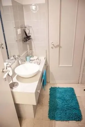 Dört Kişilik Oda, Ortak Banyo