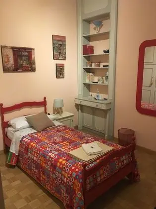 İki Ayrı Yataklı Oda, Ortak Banyo