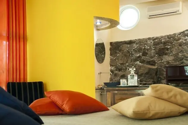 Tek Büyük Yataklı Oda, Havuz Manzaralı
