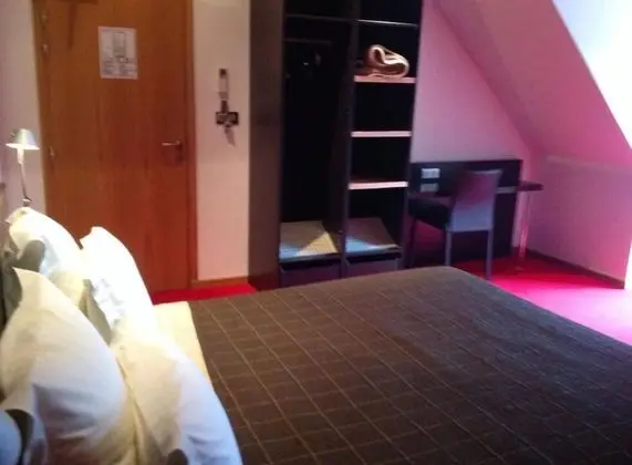 Standard Oda, 1 Büyük (Queen) Boy Yatak, Engellilere Uygun, Sigara İçilmez