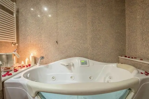 Luxury Süit, 1 En Büyük (King) Boy Yatak ve Çekyat, Sıcak Su Küveti