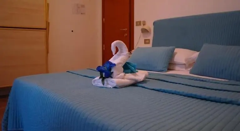 Büyük Yataklı Tek Kişilik Oda