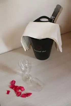 Comfort Tek Büyük veya İki Ayrı Yataklı Oda