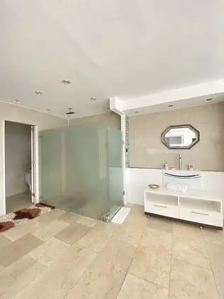 Luxury Oda